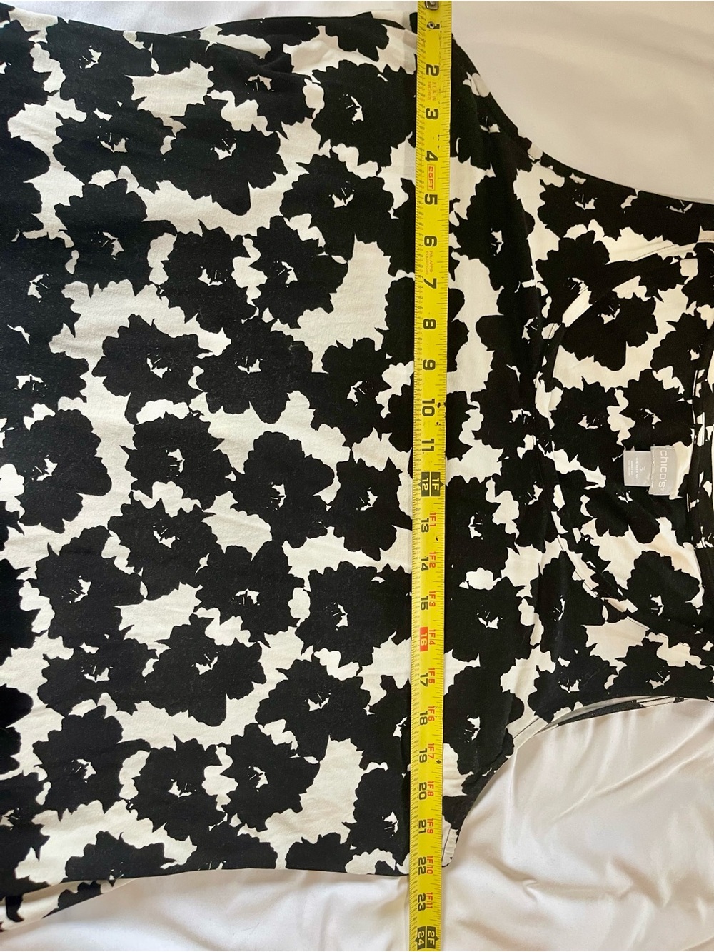 Chico's Black & White Open-Front Cardigan and Matching Chicos Tank Set - Picture 4 of 12